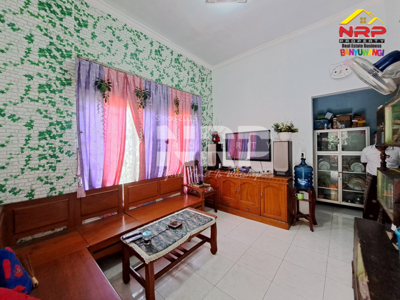 Dijual Rumah 2 Lantai Full Furniture di Penataban - Banyuwangi  Jual rumah 2 lantai murah di banyuwangi  Dijual Rumah 2 Lantai Full Furniture di Penataban - Banyuwangi&nbsp;
Kawasan perkampungan, ada balkon dengan view sawah. Dekat dengan Kantor kecamatan NRP BANYUWANGI