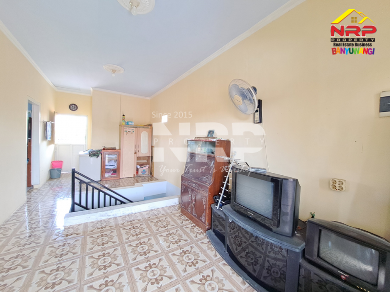 Dijual Rumah 2 Lantai Full Furniture di Penataban - Banyuwangi  Jual rumah 2 lantai murah di banyuwangi  Dijual Rumah 2 Lantai Full Furniture di Penataban - Banyuwangi&nbsp;
Kawasan perkampungan, ada balkon dengan view sawah. Dekat dengan Kantor kecamatan NRP BANYUWANGI