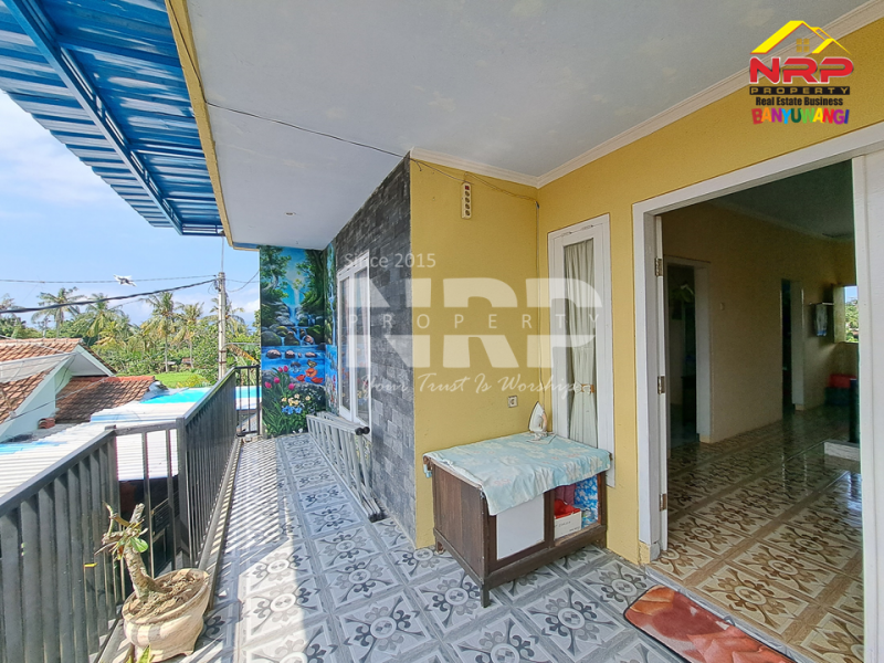 Dijual Rumah 2 Lantai Full Furniture di Penataban - Banyuwangi  Jual rumah 2 lantai murah di banyuwangi  Dijual Rumah 2 Lantai Full Furniture di Penataban - Banyuwangi&nbsp;
Kawasan perkampungan, ada balkon dengan view sawah. Dekat dengan Kantor kecamatan NRP BANYUWANGI
