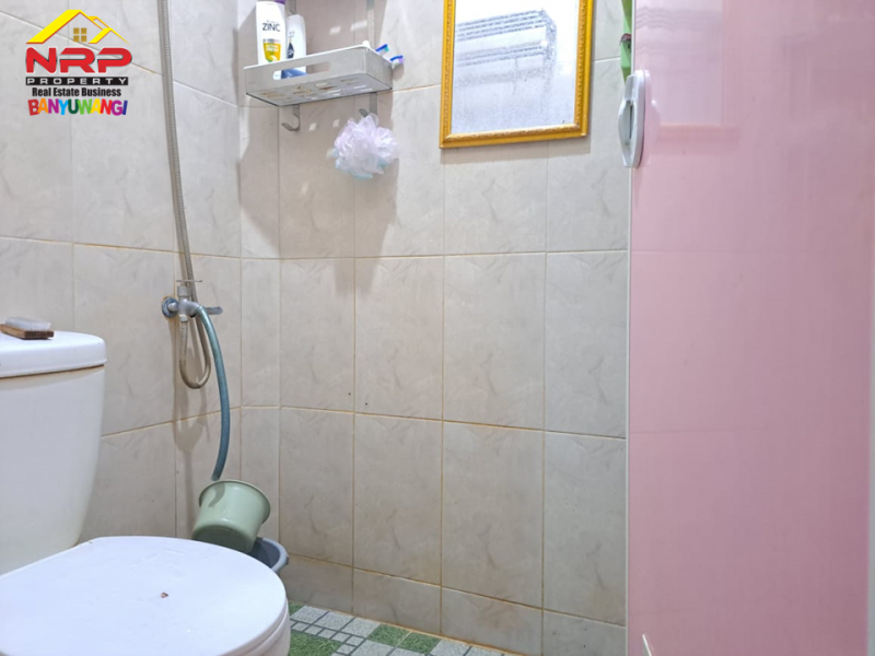 Dijual Rumah 2 Lantai Perum. Karangrejo Residance- Banyuwangi Dijual Rumah 2 Lantai Perum. Karangrejo Residance- Banyuwangi Dijual Rumah 2 Lantai Perum. Karangrejo Residance- Banyuwangi
Rumah strategis di Kota Banyuwangi sangat cocok untuk Hunian
Dekat dengan Pasar Blambangan, NRP BANYUWANGI