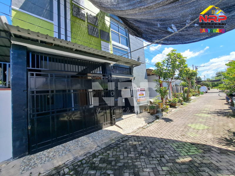 Dijual Rumah 2 Lantai Siap Huni di Barat Stadion Diponegoro Banyuwangi Dijual Rumah 2 Lantai di Banyuwangi Kota Dekat UNAIR Dijual Rumah 2 Lantai Siap Bangun di Barat Stadion Diponegoro Banyuwangi
Lokasi Sangat Strategis&nbsp; di Pusat Kota Banyuwangi
Cocok Untuk Ruang Usaha, NRP BANYUWANGI