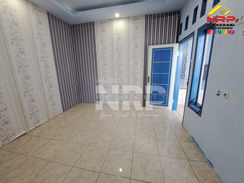 Dijual Rumah 2 Lantai Siap Huni di Barat Stadion Diponegoro Banyuwangi Dijual Rumah 2 Lantai di Banyuwangi Kota Dekat UNAIR Dijual Rumah 2 Lantai Siap Bangun di Barat Stadion Diponegoro Banyuwangi
Lokasi Sangat Strategis&nbsp; di Pusat Kota Banyuwangi
Cocok Untuk Ruang Usaha, NRP BANYUWANGI