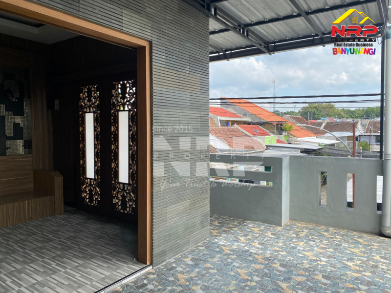 Dijual Rumah 2 Lantai Siap Huni di Barat Stadion Diponegoro Banyuwangi Dijual Rumah 2 Lantai Banyuwangi Kota  Dijual Rumah 2 Lantai Siap Bangun di Barat Stadion Diponegoro Banyuwangi
Lokasi Sangat Strategis&nbsp; di Pusat Kota Banyuwangi. Dekat dengan FIKIA UNAIR NRP BANYUWANGI
