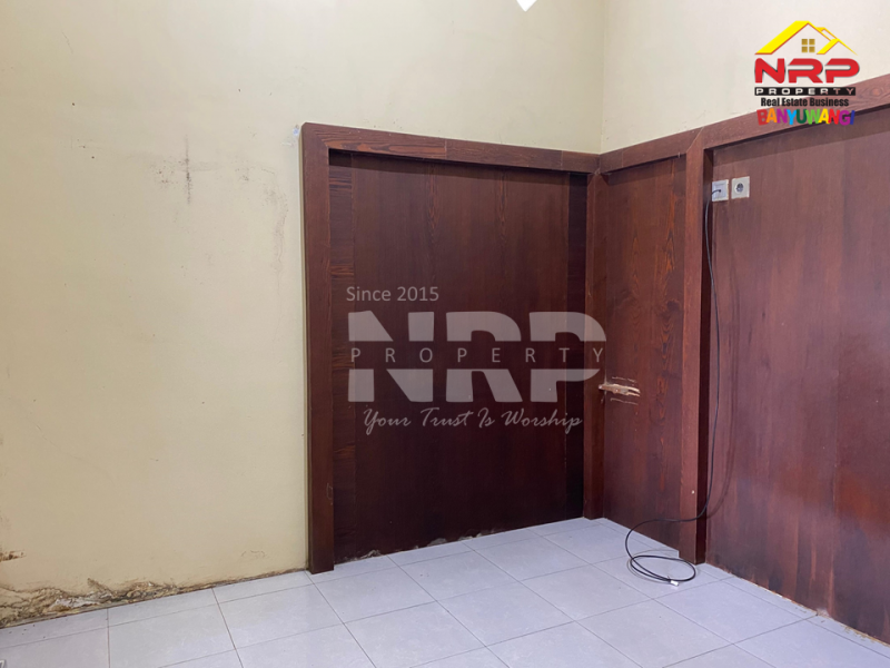 Dijual Rumah 2 Lantai Siap Huni di Barat Stadion Diponegoro Banyuwangi Dijual Rumah 2 Lantai Banyuwangi Kota  Dijual Rumah 2 Lantai Siap Bangun di Barat Stadion Diponegoro Banyuwangi
Lokasi Sangat Strategis&nbsp; di Pusat Kota Banyuwangi. Dekat dengan FIKIA UNAIR NRP BANYUWANGI
