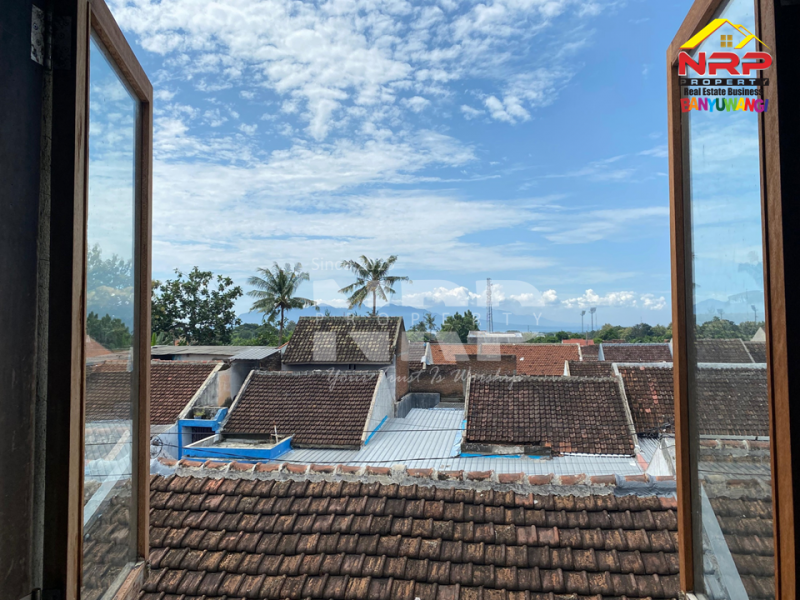 Dijual Rumah 2 Lantai Siap Huni di Barat Stadion Diponegoro Banyuwangi Dijual Rumah 2 Lantai Banyuwangi Kota  Dijual Rumah 2 Lantai Siap Bangun di Barat Stadion Diponegoro Banyuwangi
Lokasi Sangat Strategis&nbsp; di Pusat Kota Banyuwangi. Dekat dengan FIKIA UNAIR NRP BANYUWANGI