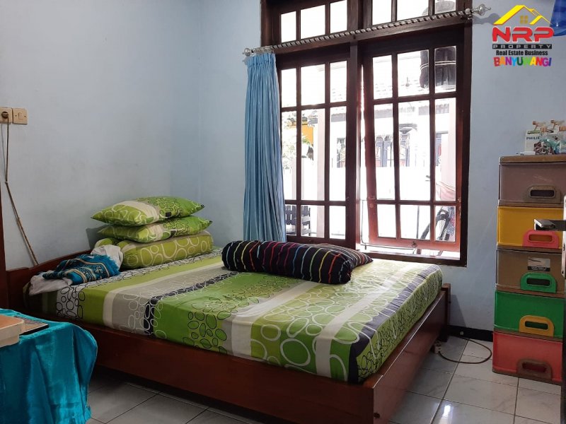 Dijual Rumah 2 Lantai Siap Huni 50 Meter dari Jl. Brawijaya  Dijual Rumah 2 Lantai Siap Huni 50 Meter dari Jl. Brawijaya Banyuwangi  Dijual Rumah 2 Lantai Siap Huni 50 Meter dari Jl. Brawijaya - Bwi. Hunian dengan Premium Location di Pusat Kota Banyuwangi. Dekat dengan Fasilitas Pendidikan, NRP BANYUWANGI