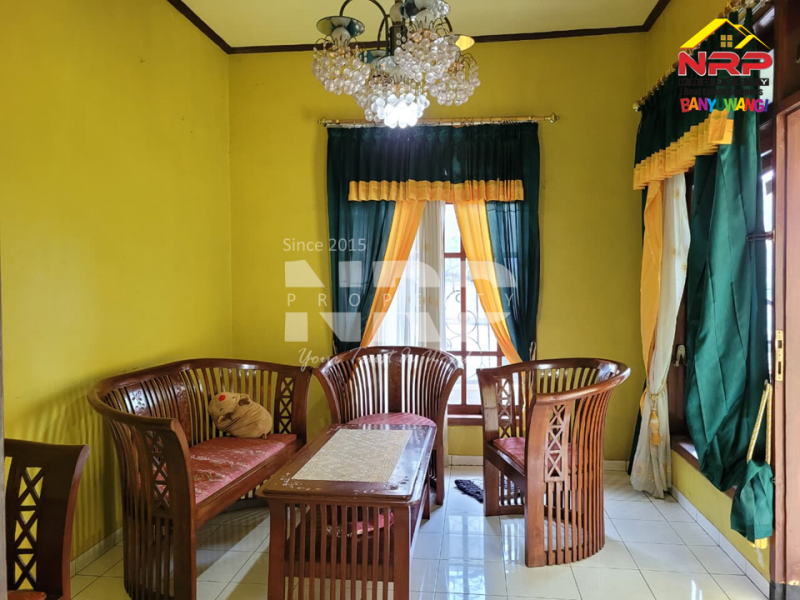 Dijual Rumah 2 lantai siap huni dengan desain klasik dan lokasi strategis di Klatak Banyuwangi! Dijual Rumah 2 lantai siap huni dengan desain klasik dan lokasi strategis di Klatak Banyuwangi! Dijual Rumah 2 lantai siap huni dengan desain klasik dan lokasi strategis di Klatak Banyuwangi!
Dekat fasilitas kota, cocok untuk keluarga muda yang ingin NRP BANYUWANGI