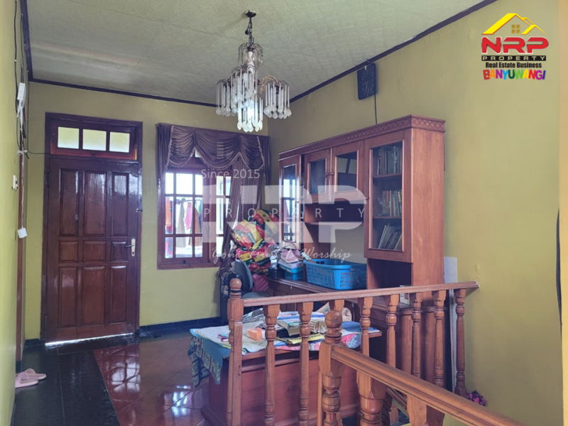 Dijual Rumah 2 lantai siap huni dengan desain klasik dan lokasi strategis di Klatak Banyuwangi! Dijual Rumah 2 lantai siap huni dengan desain klasik dan lokasi strategis di Klatak Banyuwangi! Dijual Rumah 2 lantai siap huni dengan desain klasik dan lokasi strategis di Klatak Banyuwangi!
Dekat fasilitas kota, cocok untuk keluarga muda yang ingin NRP BANYUWANGI
