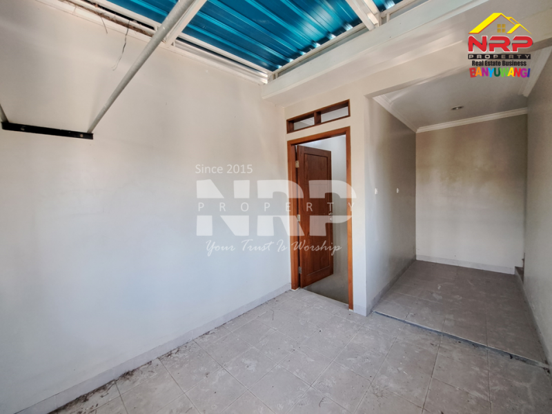 Dijual Rumah 2 lantai siap huni dengan desain modern dan lokasi strategis di Klatak Banyuwangi Dijual Rumah 2 lantai siap huni dengan desain modern dan lokasi strategis di Klatak Banyuwangi Tampil megah dengan desain minimalis dan tata ruang fungsional.&nbsp;
Rumah 2 lantai siap huni dengan desain modern dan lokasi strategis di Klatak NRP BANYUWANGI