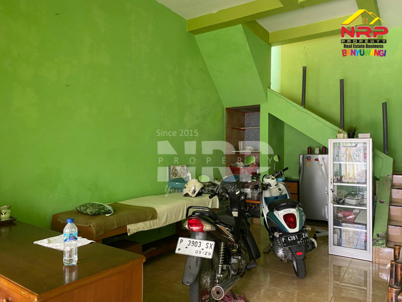 Dijual Rumah 2 Lantai Siap Huni di Klatak - Banyuwangi  Dijual Rumah 2 Lantai di Banyuwangi Klatak  Dijual Rumah 2 Lantai Siap Huni di Klatak - Banyuwangi&nbsp;
Kawasan perumahan, sangat nyaman dan aman untuk tempat tinggal&nbsp;

LT/LB : 168/150 NRP BANYUWANGI