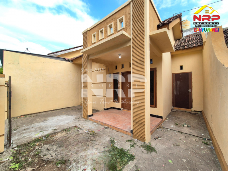 Dijual Rumah 2 Lantai Siap Huni di Klatak - Banyuwangi Dijual Rumah 2 Lantai Siap Huni di Klatak - Banyuwangi Dijual Rumah 2 Lantai Siap Huni di Klatak - Banyuwangi
Lokasi Sangat strategis 100 Meter dari Jl. Utama Yos Sudarso
Terletak di Lingkungan Hotel ( Mahkota NRP BANYUWANGI