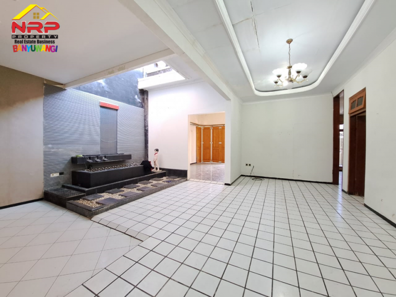 Dijual Rumah 2 Lantai Siap Huni di Sebelah TMP Tukangkayu, Banyuwangi  Dijual Rumah 2 Lantai Siap Huni di Sebelah TMP Tukangkayu, Banyuwangi  Dijual Rumah 2 Lantai Siap Huni Di Pusat Kota Banyuwangi
Berada di Depan Kantor Pemkab Banyuwangi, Dekat dengan Pusat Bisni dan Perbelanjaan NRP BANYUWANGI