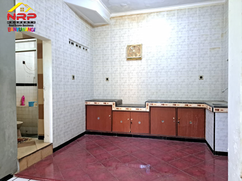 Dijual Rumah 2 Lantai Siap Huni di Sebelah TMP Tukangkayu, Banyuwangi  Dijual Rumah 2 Lantai Siap Huni di Sebelah TMP Tukangkayu, Banyuwangi  Dijual Rumah 2 Lantai Siap Huni Di Pusat Kota Banyuwangi
Berada di Depan Kantor Pemkab Banyuwangi, Dekat dengan Pusat Bisni dan Perbelanjaan NRP BANYUWANGI