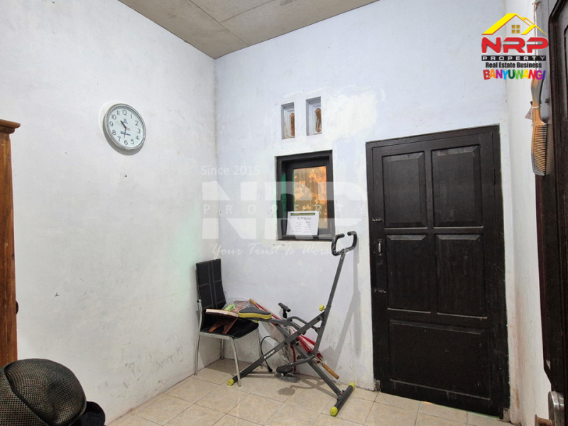 Dijual Rumah 200 jutaan di Pusat Kota Banyuwangi  Dijual rumah 200 jutaan di banyuwangi kota  Dijual Rumah 200 jutaan di Pusat Kota Banyuwangi&nbsp;
Rumah 1,5 lantai, akses jl RD 2, Lokasinya strategis belakang kampus UNTAG Banyuwangi
Kawasan kantor NRP BANYUWANGI