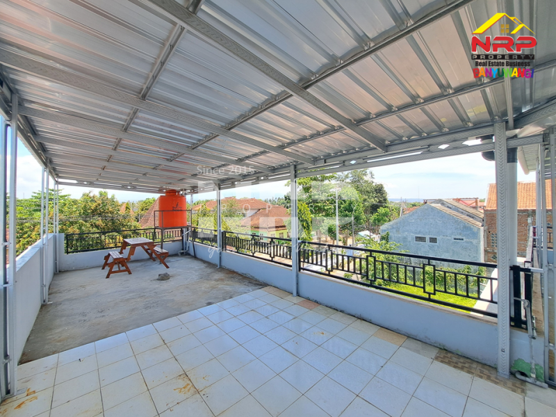 Dijual Rumah 3 Lantai Siap Huni di Tengah Kota Banyuwangi  Dijual Rumah 3 Lantai Siap Huni di Tengah Kota Banyuwangi  Dijual Rumah 3 Lantai Siap Huni di Tengah Kota Banyuwangi&nbsp;
Lokasi sangat nyaman dan cocok untuk tempat tinggal
Dekat Fasilitas Pendidikan, Pebelanjaan, NRP BANYUWANGI