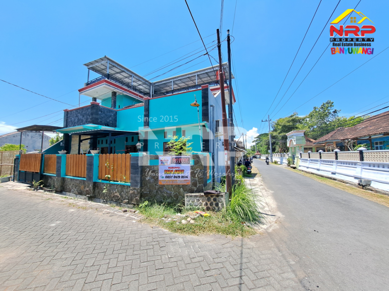 Dijual Rumah 3 Lantai Siap Huni di Tengah Kota Banyuwangi  Dijual Rumah 3 Lantai Siap Huni di Tengah Kota Banyuwangi  Dijual Rumah 3 Lantai Siap Huni di Tengah Kota Banyuwangi&nbsp;
Lokasi sangat nyaman dan cocok untuk tempat tinggal
Dekat Fasilitas Pendidikan, Pebelanjaan, NRP BANYUWANGI
