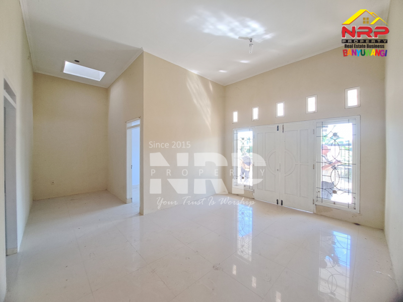 Dijual Rumah Bagus Siap Huni di Tukangkayu - Banyuwangi  Dijual Rumah Bagus Siap Huni di Tukangkayu - Banyuwangi  Dijual Rumah Bagus Siap Huni di Tukangkayu - Banyuwangi&nbsp;
Tengah kota Cocok untuk rumah kos, homestay ataupun tempat tinggal.
Dekat Fasilitas Pendidikan, NRP BANYUWANGI