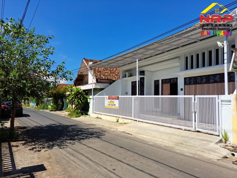 Dijual Rumah Baru Exclusive Full Furniture di Jl. Musi, Penganjuran - Banyuwangi  Dijual Rumah Baru Exclusive Full Furniture di Jl. Musi, Penganjuran - Banyuwangi  Dijual Rumah Baru Exclusive Full Furniture di Jl. Musi, Penganjuran - Banyuwangi
Hunian Dengan Lokasi Premium di Pusat Kota Banyuwangi
Baru Selesai NRP BANYUWANGI