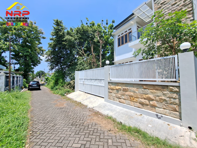 Dijual Rumah Baru Semi Vila 2 Lantai di Belakang Kantor Pemkab Banyuwangi    Dijual Rumah Baru Semi Vila 2 Lantai di Belakang Kantor Pemkab Banyuwangi    Dijual Rumah Baru Semi Vila 2 Lantai di Belakang Kantor Pemkab Banyuwangi&nbsp; &nbsp;
Terletak di Jl. Terusan Borobudur Tamanbaru
Sangat Cocok untuk Hunian, NRP BANYUWANGI