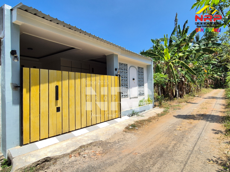 Dijual Rumah Baru Siap Huni di Dadapan - Banyuwangi  Dijual rumah baru 300 jutaan di Dadapan Banyuwangi  Dijual Rumah Baru Siap Huni di Dadapan - Banyuwangi&nbsp;
Dekat dengan hotel ternama dan kawasan wisata di Banyuwangi&nbsp;
Berada di kawasan pemukiman NRP BANYUWANGI