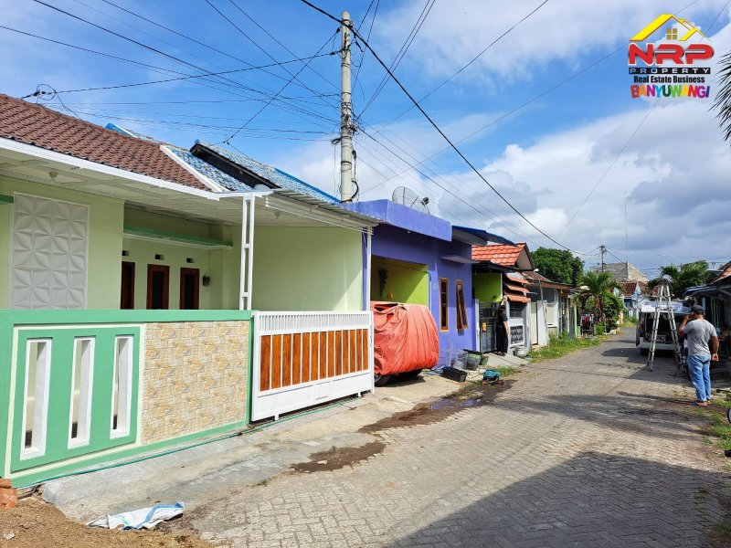 Dijual Rumah Baru Siap Huni di Perum Villa Kertosari - Banyuwangi Dijual Rumah Baru Siap Huni di Perum Villa Kertosari - Banyuwangi Dijual Rumah Baru Siap Huni di Perum Villa Kertosari - Banyuwangi
Lokasi Pojok sangat nyaman dan cocok untuk tempat tinggal
Dekat Fasilitas Pendidikan, NRP BANYUWANGI