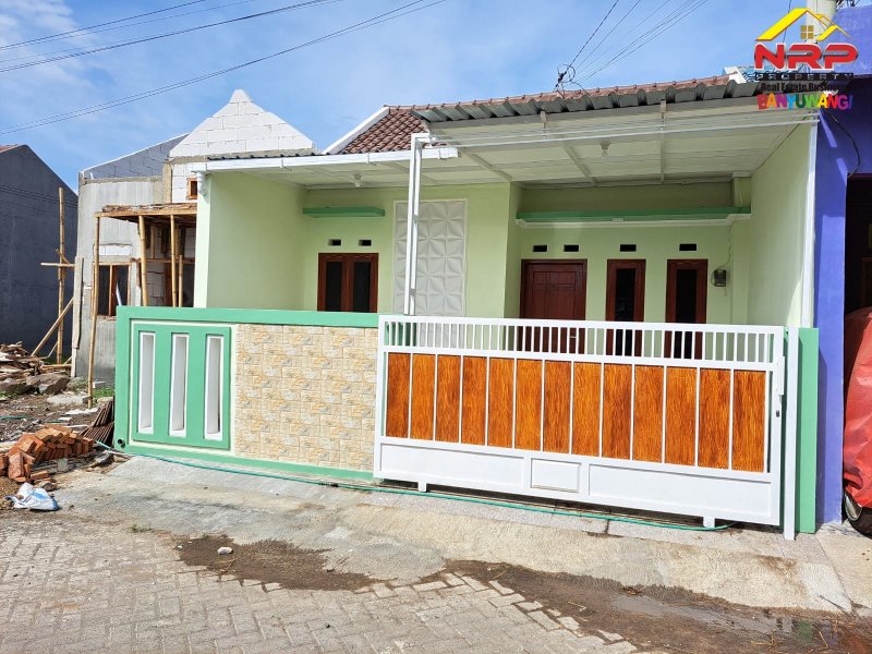Dijual Rumah Baru Siap Huni di Perum Villa Kertosari - Banyuwangi Dijual Rumah Baru Siap Huni di Perum Villa Kertosari - Banyuwangi Dijual Rumah Baru Siap Huni di Perum Villa Kertosari - Banyuwangi
Lokasi Pojok sangat nyaman dan cocok untuk tempat tinggal
Dekat Fasilitas Pendidikan, NRP BANYUWANGI