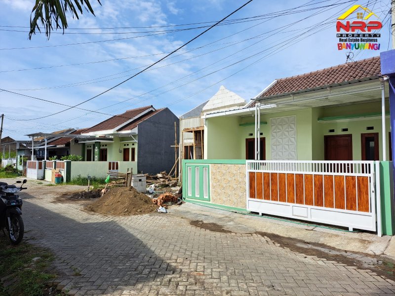 Dijual Rumah Baru Siap Huni di Perum Villa Kertosari - Banyuwangi Dijual Rumah Baru Siap Huni di Perum Villa Kertosari - Banyuwangi Dijual Rumah Baru Siap Huni di Perum Villa Kertosari - Banyuwangi
Lokasi Pojok sangat nyaman dan cocok untuk tempat tinggal
Dekat Fasilitas Pendidikan, NRP BANYUWANGI