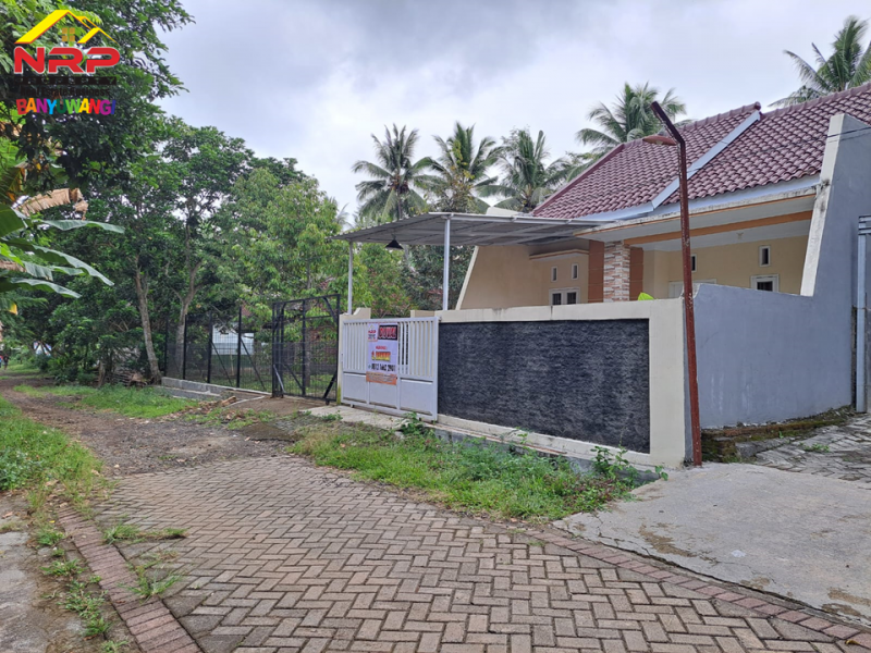 Dijual Rumah beserta Taman Durian Produktif di Gombengsari - Banyuwangi  Dijual Rumah beserta Taman Durian Produktif di Gombengsari - Banyuwangi  Dijual Rumah beserta Taman Durian Produktif di Gombengsari - Banyuwangi&nbsp;
50 Meter dari Jl. Samarinda - Kalipuro.&nbsp;
Dekat dengan Fasilitas pendidikan NRP BANYUWANGI
