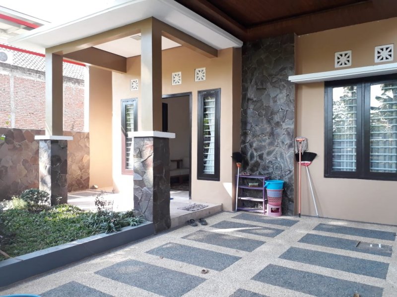 Dijual Rumah Cantik 100 Meter Dari Jalan Provinsi Dadapan Dijual Rumah Cantik 100 Meter Dari Jalan Provinsi Dadapan Banyuwangi  Dijual Rumah Cantik 100 Meter Dari Jalan Provinsi Dadapan-Banyuwangi. Lokasi Strategis, Nyaman dan Asri dengan Akses jalan Aspal 100 Meter dari Jl. NRP BANYUWANGI