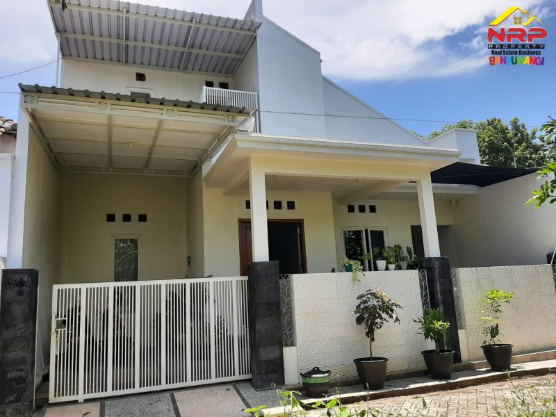 Dijual Rumah Cantik 2 Lantai  di Mojopanggung - Banyuwangi Dijual Rumah Cantik 2 Lantai  di Mojopanggung - Banyuwangi Dijual Rumah Cantik 2 Lantai&nbsp; di Mojopanggung - Banyuwangi
Lokasi Strategis terletak di Jantung Kota Banyuwangi
Dekat dengan fasilitas Pendidikan, NRP BANYUWANGI