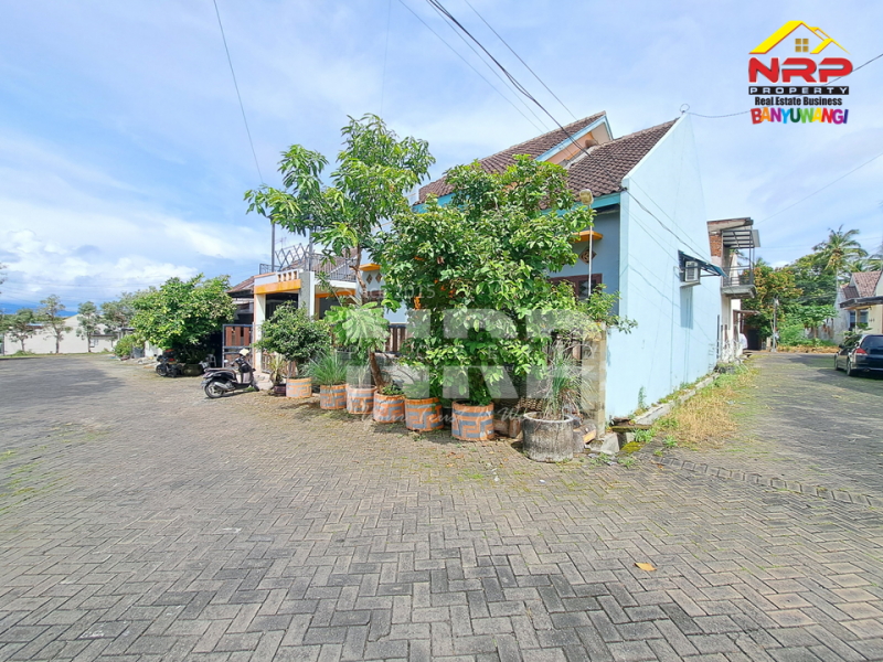 Dijual Rumah Cantik 2 Lantai Posisi Hook Full Furniture di Perum Djati Kayangan - Banyuwangi Dijual rumah di Perum. Djati khayangan banyuwangi  Dijual Rumah Cantik 2 Lantai Posisi Hook Full Furniture di Perum Djati Kayangan - Banyuwangi
Lokasi Sangat Strategis Terletak di 0 Jalan Utama Raden Wijaya - NRP BANYUWANGI