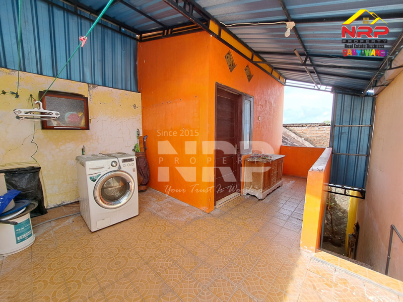 Dijual Rumah Cantik 2 Lantai Posisi Hook Full Furniture di Perum Djati Kayangan - Banyuwangi Dijual rumah di Perum. Djati khayangan banyuwangi  Dijual Rumah Cantik 2 Lantai Posisi Hook Full Furniture di Perum Djati Kayangan - Banyuwangi
Lokasi Sangat Strategis Terletak di 0 Jalan Utama Raden Wijaya - NRP BANYUWANGI