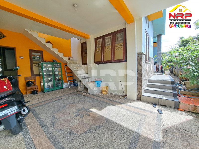 Dijual Rumah Cantik 2 Lantai Posisi Hook Full Furniture di Perum Djati Kayangan - Banyuwangi Dijual rumah di Perum. Djati khayangan banyuwangi  Dijual Rumah Cantik 2 Lantai Posisi Hook Full Furniture di Perum Djati Kayangan - Banyuwangi
Lokasi Sangat Strategis Terletak di 0 Jalan Utama Raden Wijaya - NRP BANYUWANGI
