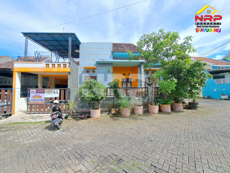 Dijual Rumah Cantik 2 Lantai Posisi Hook Full Furniture di Perum Djati Kayangan - Banyuwangi Dijual rumah di Perum. Djati khayangan banyuwangi  Dijual Rumah Cantik 2 Lantai Posisi Hook Full Furniture di Perum Djati Kayangan - Banyuwangi
Lokasi Sangat Strategis Terletak di 0 Jalan Utama Raden Wijaya - NRP BANYUWANGI