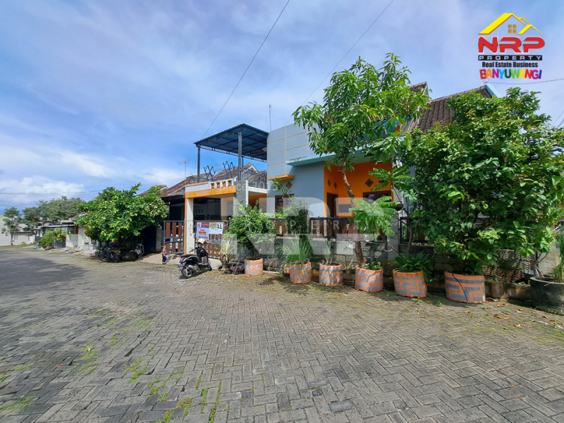 Dijual Rumah Cantik 2 Lantai Posisi Hook Full Furniture di Perum Djati Kayangan - Banyuwangi Dijual rumah di Perum. Djati khayangan banyuwangi  Dijual Rumah Cantik 2 Lantai Posisi Hook Full Furniture di Perum Djati Kayangan - Banyuwangi
Lokasi Sangat Strategis Terletak di 0 Jalan Utama Raden Wijaya - NRP BANYUWANGI