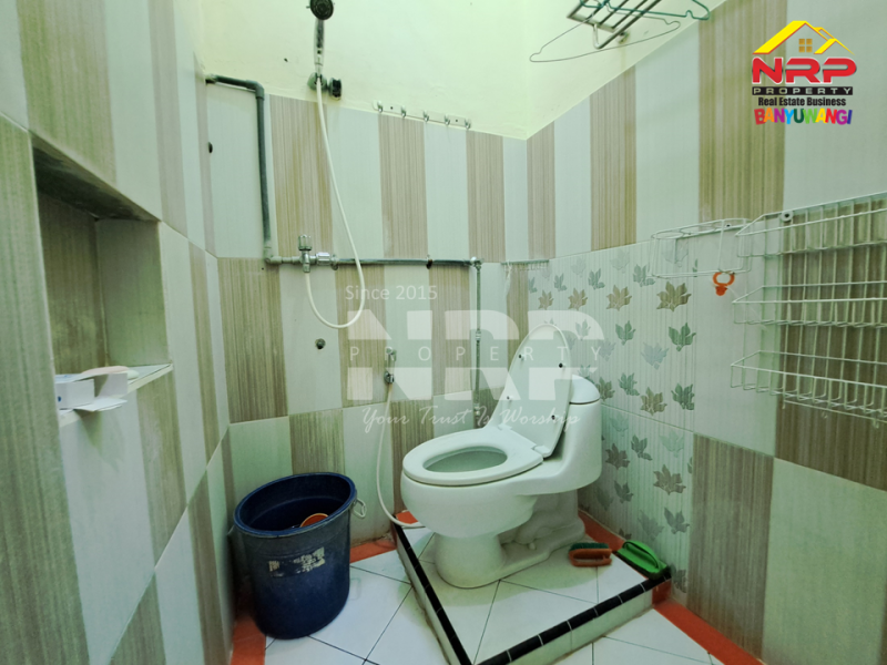 Dijual Rumah Cantik 2 Lantai Posisi Hook Full Furniture di Perum Djati Kayangan - Banyuwangi Dijual rumah di Perum. Djati khayangan banyuwangi  Dijual Rumah Cantik 2 Lantai Posisi Hook Full Furniture di Perum Djati Kayangan - Banyuwangi
Lokasi Sangat Strategis Terletak di 0 Jalan Utama Raden Wijaya - NRP BANYUWANGI