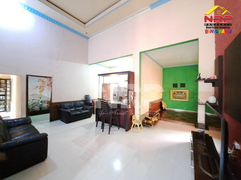Dijual Rumah Cantik 2 Lantai Posisi Hook Full Furniture di Perum Djati Kayangan - Banyuwangi Dijual rumah di Perum. Djati khayangan banyuwangi  Dijual Rumah Cantik 2 Lantai Posisi Hook Full Furniture di Perum Djati Kayangan - Banyuwangi
Lokasi Sangat Strategis Terletak di 0 Jalan Utama Raden Wijaya - NRP BANYUWANGI