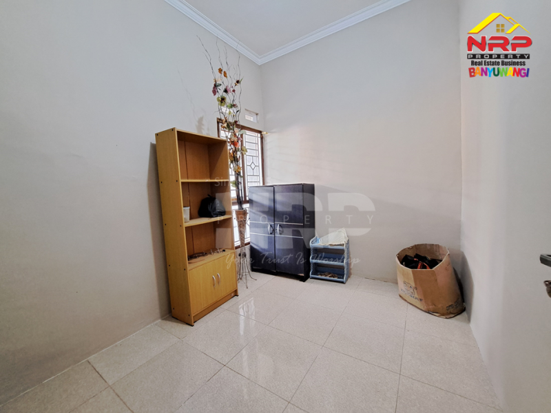 Dijual Rumah Cantik 2 Lantai Siap Huni di Boyolangu - Banyuwangi Dijual rumah 2 lantai di Banyuwangi Glagah  Dijual Rumah Cantik 2 Lantai Siap Huni di Boyolangu - Banyuwangi
Kawasan perumahan dekat dengan kawasan pendidikan ternama di banyuwangi&nbsp;

Luas Tanah : NRP BANYUWANGI