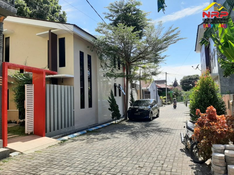 Dijual Rumah Cantik 2 Lantai Siap Huni di Jl. Agus Salim - Banyuwangi Dijual Rumah Cantik 2 Lantai Siap Huni di Jl. Agus Salim - Banyuwangi Dijual Rumah Cantik 2 Lantai Siap Huni di Jl. Agus Salim - Banyuwangi
Lokasi Strategis Cocok Untuk Hunian, Home stay dan kantor.

Luas Tanah : 133 m2 NRP BANYUWANGI