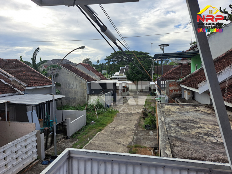 Dijual Rumah Cantik 2 Lantai Siap Huni di Perum. Brawijay - Banyuwangi Dijual Rumah Cantik 2 Lantai Siap Huni di Perum. Brawijay - Banyuwangi Dijual Rumah Cantik 2 Lantai Siap Huni di Perum. Brawijay - Banyuwangi
Sangat Cocok Untuk Hunian Dekat dengan Fasilitas Pendidikan, Perbelanjaan, Transportasi NRP BANYUWANGI