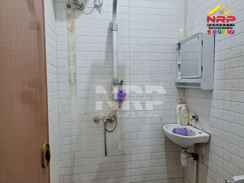 Dijual Rumah Cantik 2 Lantai Siap Huni di Perum. Brawijay - Banyuwangi Dijual Rumah Cantik 2 Lantai Siap Huni di Perum. Brawijay - Banyuwangi Dijual Rumah Cantik 2 Lantai Siap Huni di Perum. Brawijay - Banyuwangi
Sangat Cocok Untuk Hunian Dekat dengan Fasilitas Pendidikan, Perbelanjaan, Transportasi NRP BANYUWANGI