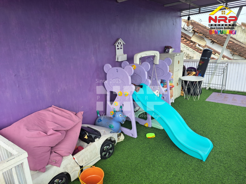 Dijual Rumah Cantik 2 Lantai Siap Huni di Perum. Brawijay - Banyuwangi Dijual Rumah Cantik 2 Lantai Siap Huni di Perum. Brawijay - Banyuwangi Dijual Rumah Cantik 2 Lantai Siap Huni di Perum. Brawijay - Banyuwangi
Sangat Cocok Untuk Hunian Dekat dengan Fasilitas Pendidikan, Perbelanjaan, Transportasi NRP BANYUWANGI