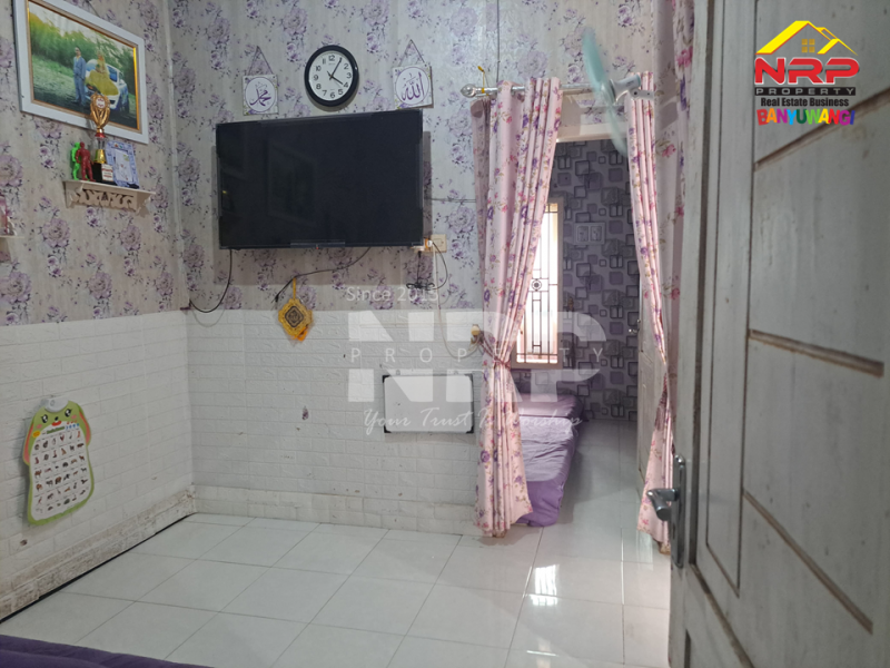 Dijual Rumah Cantik 2 Lantai Siap Huni di Perum. Brawijay - Banyuwangi Dijual Rumah Cantik 2 Lantai Siap Huni di Perum. Brawijay - Banyuwangi Dijual Rumah Cantik 2 Lantai Siap Huni di Perum. Brawijay - Banyuwangi
Sangat Cocok Untuk Hunian Dekat dengan Fasilitas Pendidikan, Perbelanjaan, Transportasi NRP BANYUWANGI