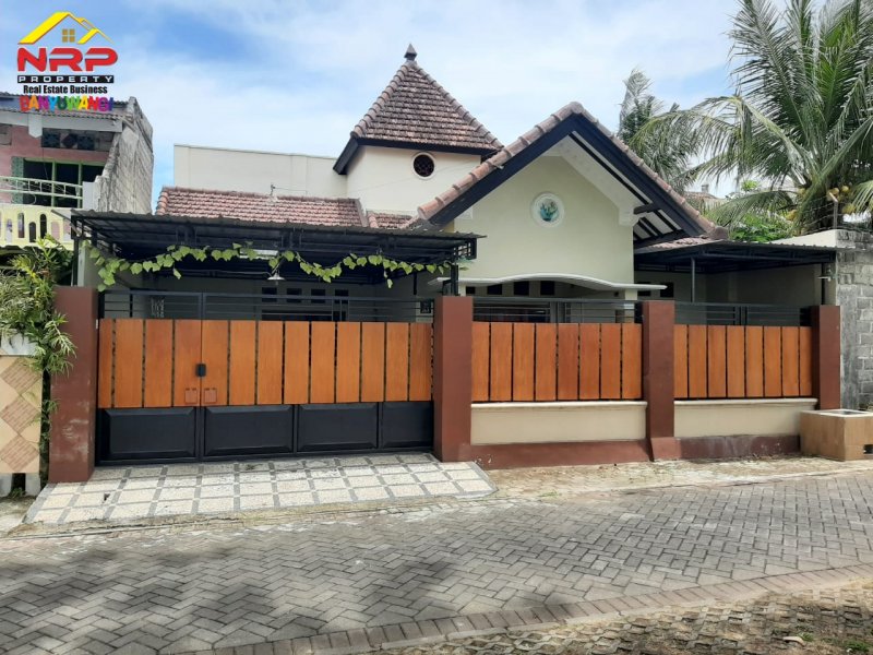 Dijual Rumah Cantik 2 Lantai Strategis di Pusat Kota Banyuwangi Dijual Rumah Cantik 2 Lantai Strategis di Pusat Kota Banyuwangi Dijual Rumah Cantik 2 Lantai Strategis di Pusat Kota Banyuwangi
Hunian dengan Premium Location, Lingkungan yang sejuk dan dekat dengan Fasilitas Pendidikan NRP BANYUWANGI