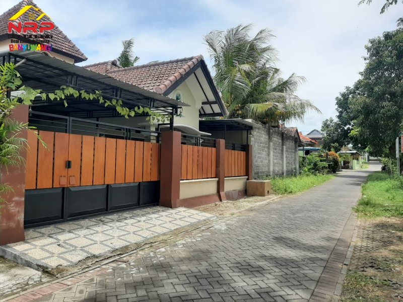 Dijual Rumah Cantik 2 Lantai Strategis di Pusat Kota Banyuwangi Dijual Rumah Cantik 2 Lantai Strategis di Pusat Kota Banyuwangi Dijual Rumah Cantik 2 Lantai Strategis di Pusat Kota Banyuwangi
Hunian dengan Premium Location, Lingkungan yang sejuk dan dekat dengan Fasilitas Pendidikan NRP BANYUWANGI