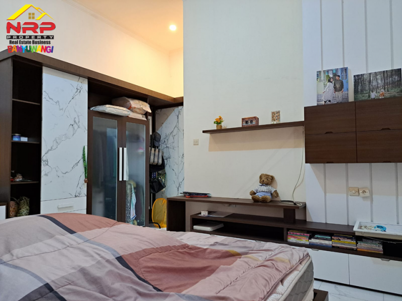 Dijual Rumah Cantik Full Perabot Siap Huni di Perum. Brawijaya Residance - Banyuwangi Dijual Rumah Cantik Full Perabot Siap Huni di Perum. Brawijaya Residance - Banyuwangi Dijual Rumah Cantik Full Perabot Siap Huni di Perum. Brawijaya Residance - Banyuwangi
Sangat Cocok Untuk Hunian Dekat dengan Fasilitas Pendidikan, NRP BANYUWANGI