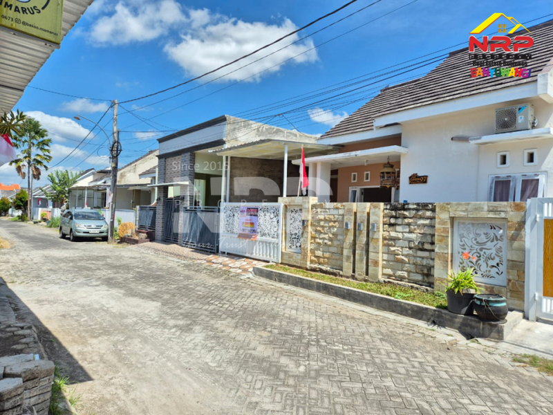 Dijual Rumah Cantik Full Perabot Siap Huni di Perum. Brawijaya Residance - Banyuwangi Dijual Rumah Cantik Full Perabot Siap Huni di Perum. Brawijaya Residance - Banyuwangi Dijual Rumah Cantik Full Perabot Siap Huni di Perum. Brawijaya Residance - Banyuwangi
Sangat Cocok Untuk Hunian Dekat dengan Fasilitas Pendidikan, NRP BANYUWANGI