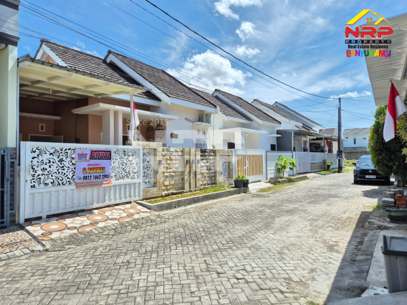 Dijual Rumah Cantik Full Perabot Siap Huni di Perum. Brawijaya Residance - Banyuwangi Dijual Rumah Cantik Full Perabot Siap Huni di Perum. Brawijaya Residance - Banyuwangi Dijual Rumah Cantik Full Perabot Siap Huni di Perum. Brawijaya Residance - Banyuwangi
Sangat Cocok Untuk Hunian Dekat dengan Fasilitas Pendidikan, NRP BANYUWANGI