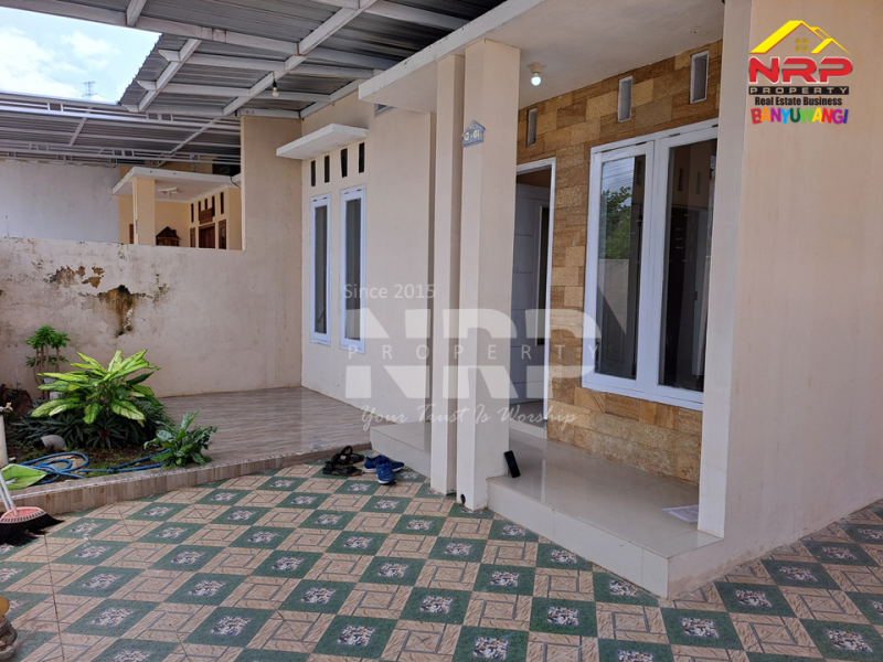 Dijual Rumah Cantik Hook 2 Lantai Siap Huni di Perum Djati Kayangan - Banyuwangi Dijual rumah 2 lantai di Giri Banyuwangi  Dijual Rumah Cantik Hook 2 Lantai Siap Huni di Perum Djati Kayangan - Banyuwangi
Lokasi Sangat Strategis Terletak di 0 Jalan Utama Raden Wijaya - NRP BANYUWANGI