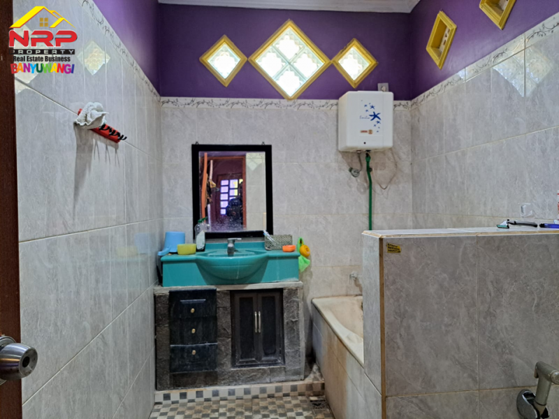Dijual Rumah Cantik HOOK Siap Huni di Pusat Kota Banyuwangi Dijual Rumah Cantik HOOK Siap Huni di Pusat Kota Banyuwangi Dijual Rumah Cantik HOOK Siap Huni di Pusat Kota Banyuwangi
Rumah hijau dengan taman yang luas.
Lokasi Strategis, Dekat Pusat Perbelanjaan, Pendidikan, NRP BANYUWANGI
